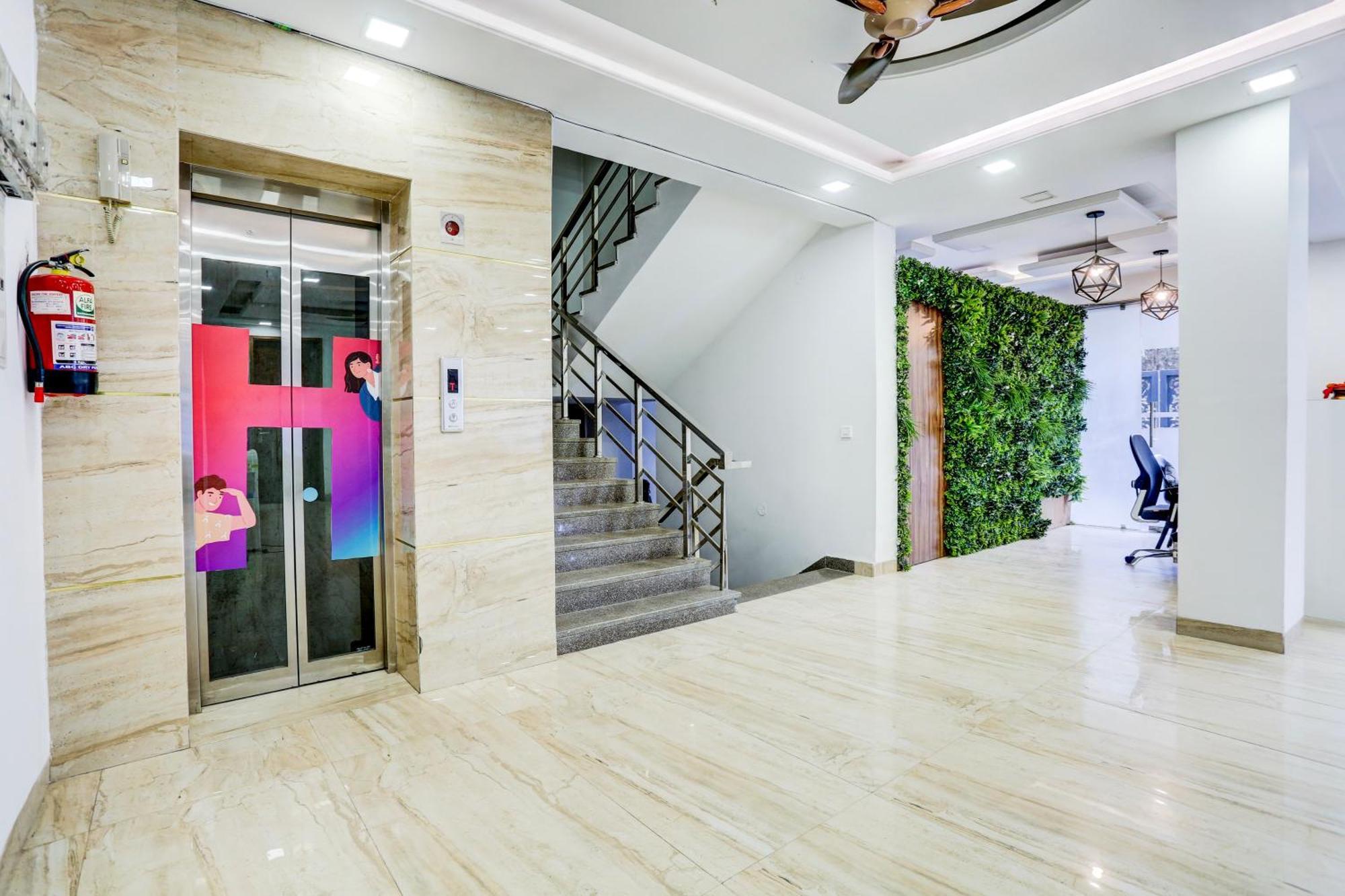 Hotel Greysky Medicity Gurgaon Exterior foto